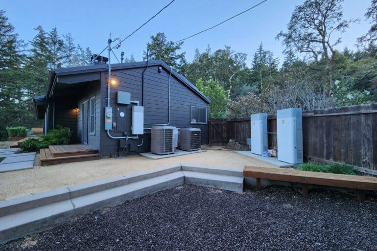 Woodside, CA solar panels with battery storage